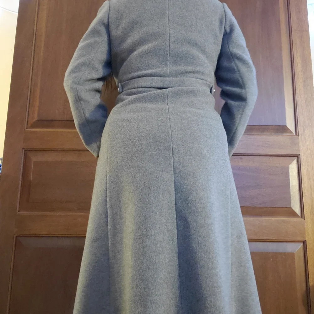 Classy Vintage Gray Wool Coat - Picture 10 of 16